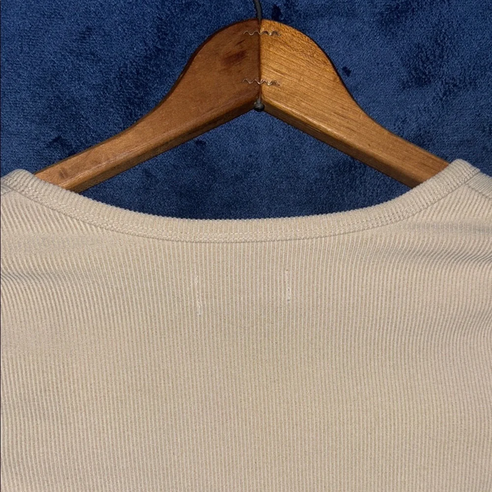 Hollister Tan Long Sleeve Fitted Bodysuit - Picture 5 of 6